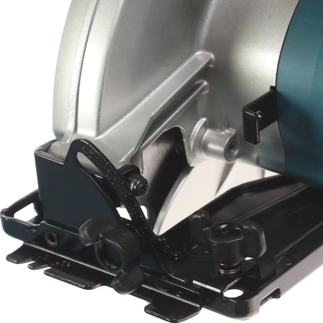 Circular Power Saw Makita gauge closeup